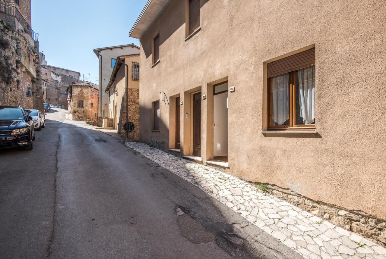 Entro le mura Montepulciano Stazione Extérieur photo